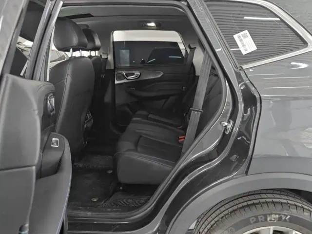Roewe RX5 — Фото автомобиля 11