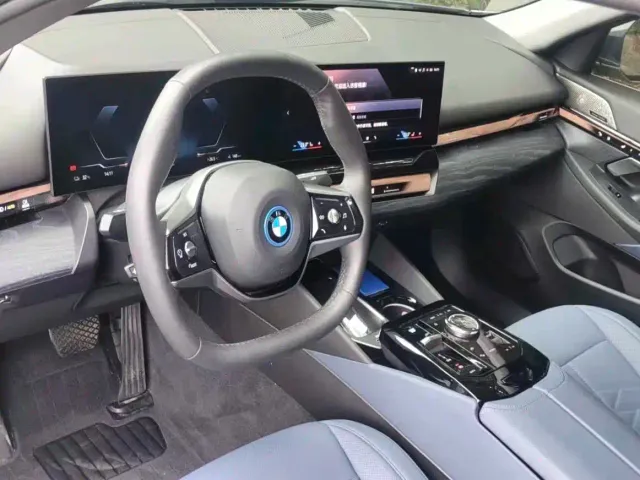 BMW i5 — Фото автомобиля 6