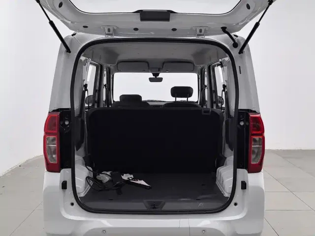 Wuling Zhiguang NEV — Фото автомобиля 16