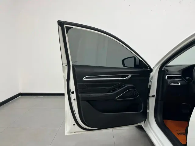 Geely Emgrand 2022 4th Generation 1.5L CVT Premium — Фото автомобиля 10