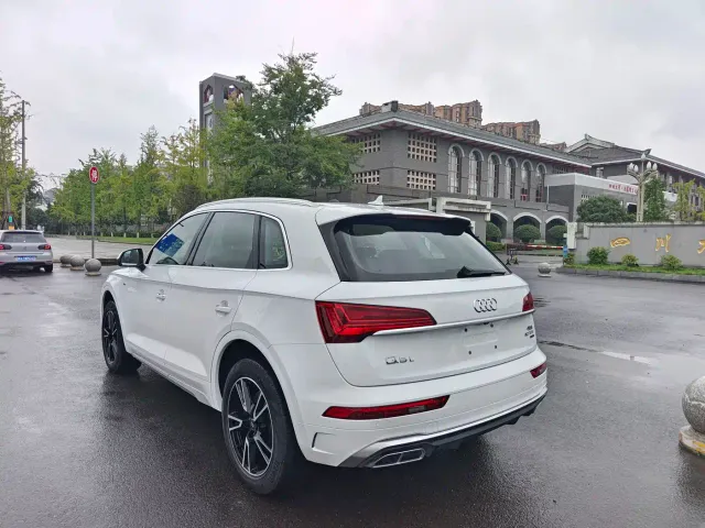 Audi Q5L — Фото автомобиля 5