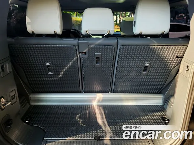 Land Rover Defender — Фото автомобиля 17