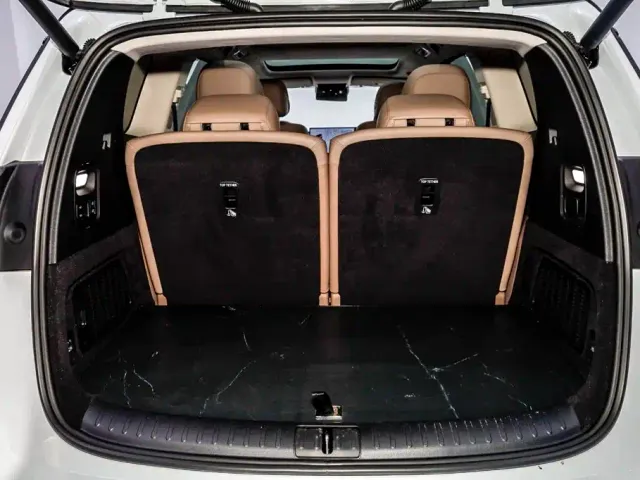 Li Auto i8 — Фото автомобиля 6