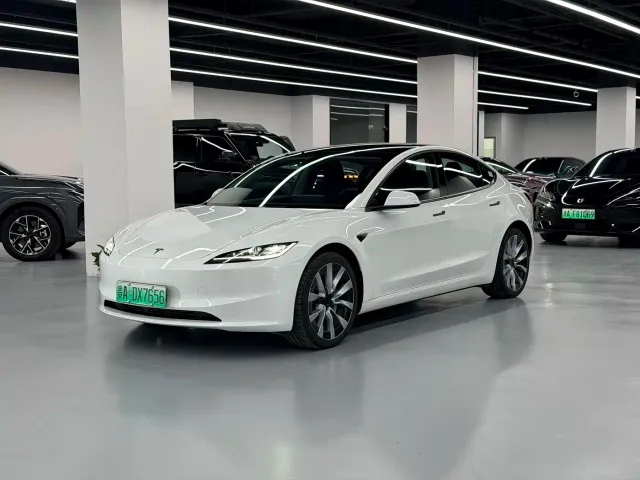 Фотография автомобиля — Tesla Model 3