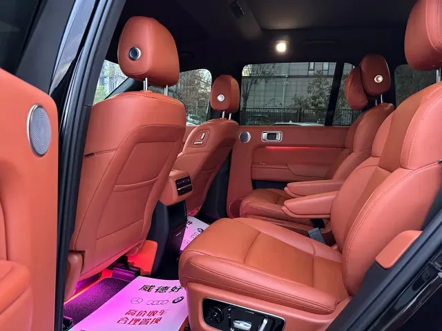 Li Auto L8 — Фото автомобиля 11
