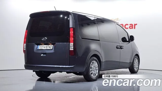 Hyundai Staria Staria L3.5 Tourer 11 мест — Фото автомобиля 2