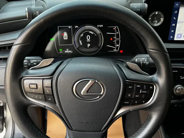 Lexus ES — Фото автомобиля 19