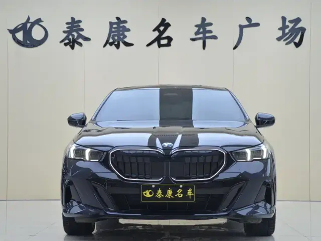 BMW 5 Series — Фото автомобиля 2