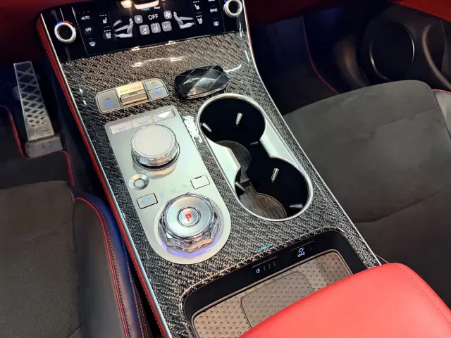 Genesis GV70 — Фото автомобиля 14