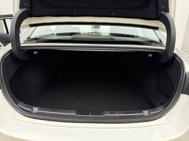 Mazda Axela — Фото автомобиля 6