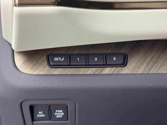 Lexus LM — Фото автомобиля 26