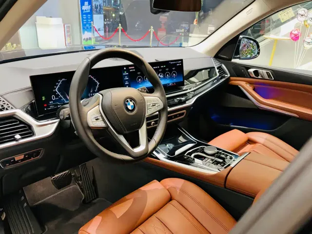 BMW X7 — Фото автомобиля 10