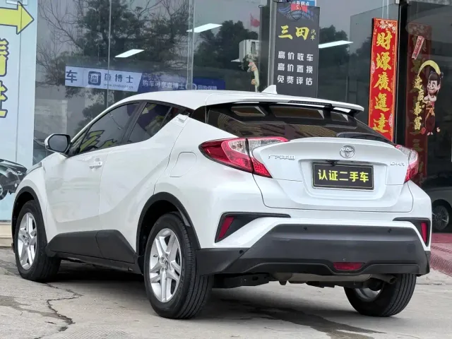 Toyota C-HR — Фото автомобиля 16