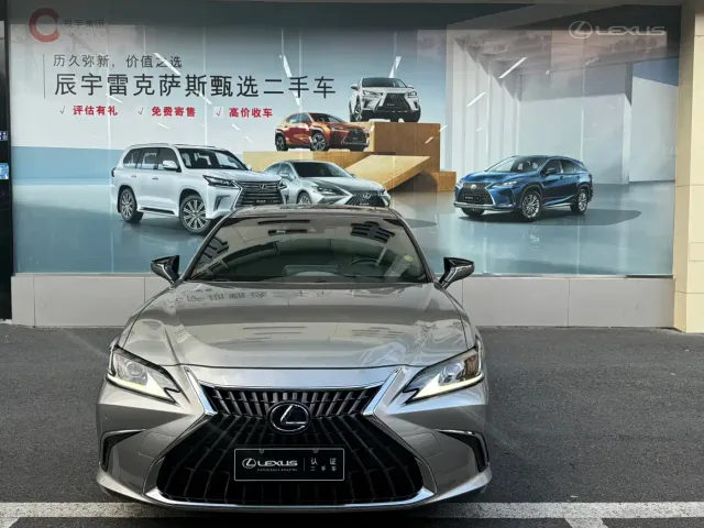 Фотография автомобиля — Lexus ES