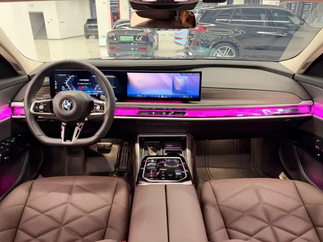 BMW 7 Series — Фото автомобиля 8