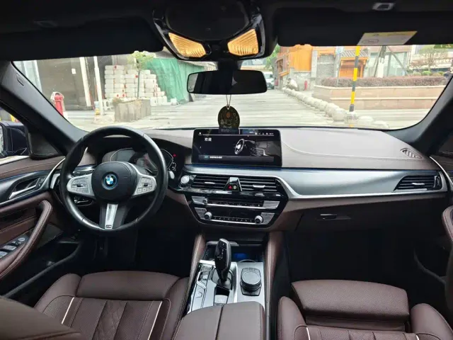 BMW 5 Series — Фото автомобиля 4