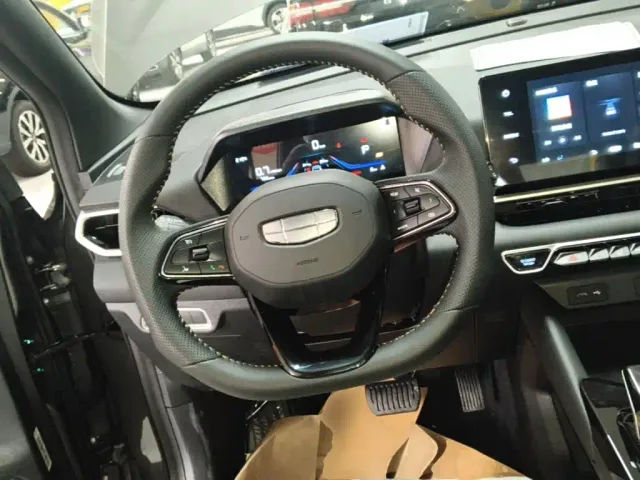 Geely Binyue — Фото автомобиля 10
