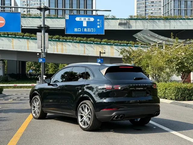 Porsche Cayenne — Фото автомобиля 4