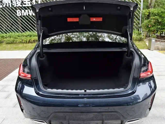 BMW 3 Series — Фото автомобиля 7