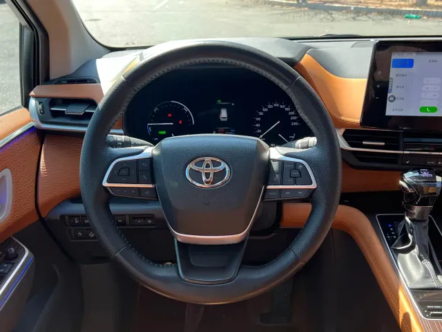 Toyota Sienna — Фото автомобиля 8