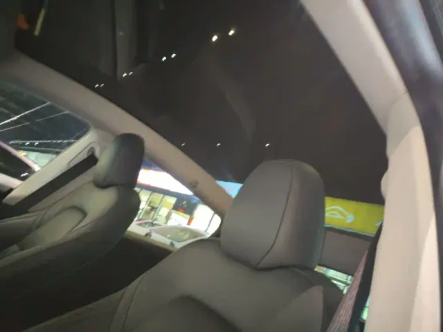 Tesla Model Y — Фото автомобиля 17