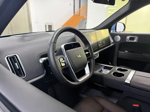 Li Auto L9 — Фото автомобиля 8
