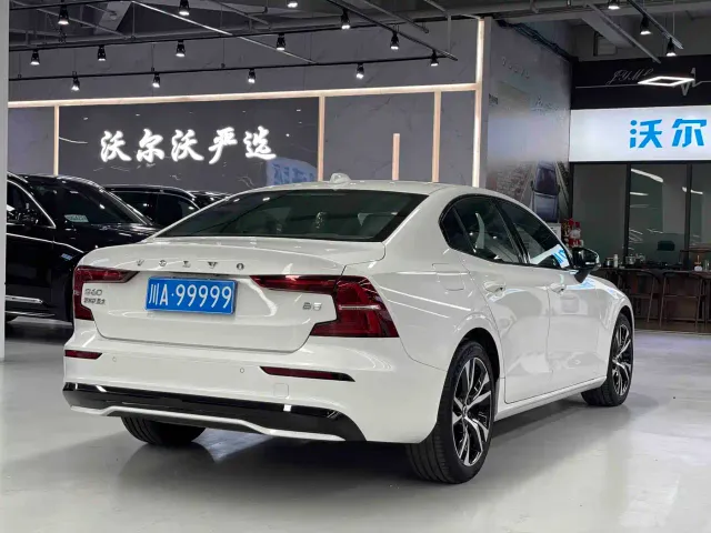 Volvo S60 — Фото автомобиля 13