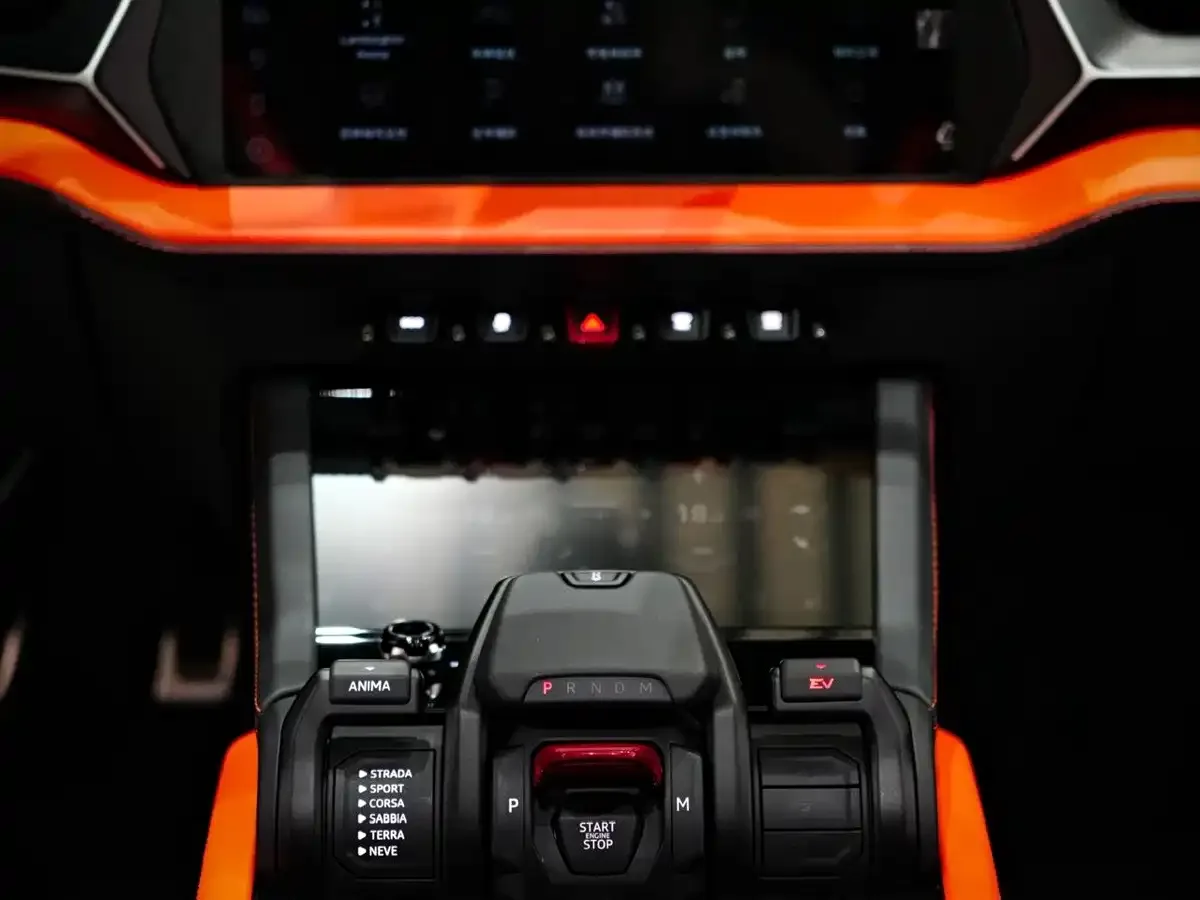 Lamborghini Urus SE 2025 4.0T Standard Edition — Фото автомобиля 15