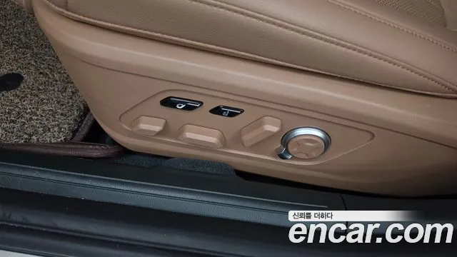 Hyundai Grandeur Grandeur (GN7) 2.5 Бензин 2WD — Фото автомобиля 29