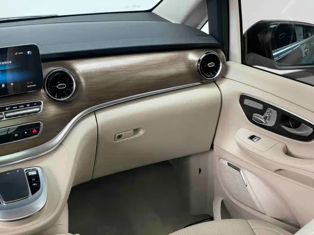 Mercedes-Benz V-Class — Фото автомобиля 12