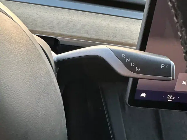 Tesla Model Y — Фото автомобиля 22