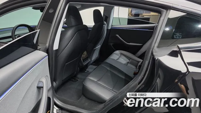 Tesla Model 3 — Фото автомобиля 16