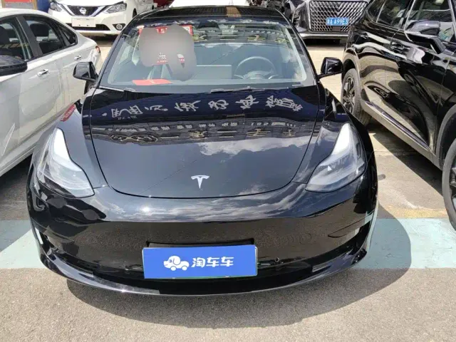 Tesla Model 3 — Фото автомобиля 2