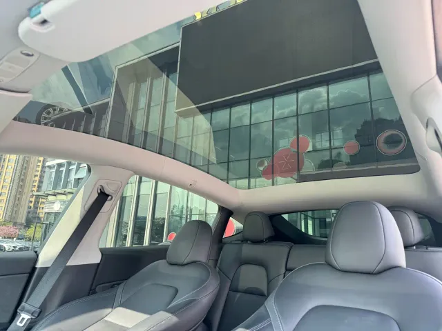 Tesla Model Y — Фото автомобиля 24