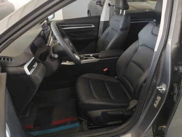 Geely Emgrand — Фото автомобиля 10