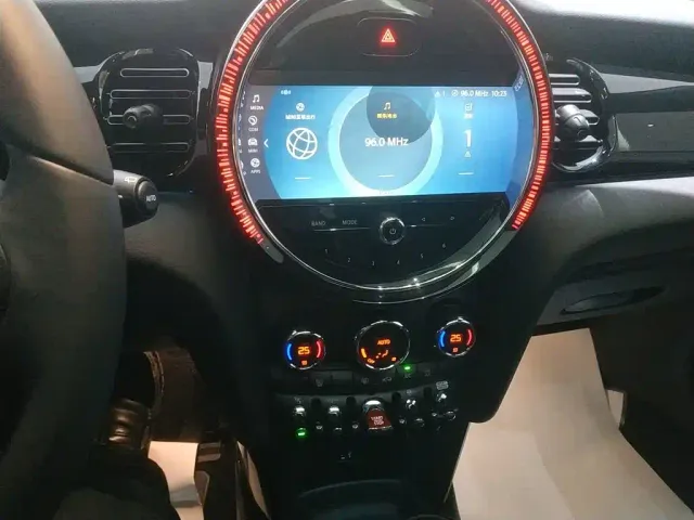 MINI Hatch — Фото автомобиля 8