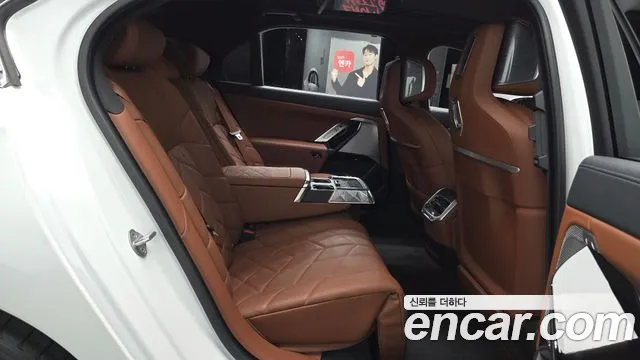 BMW 7-Series 7 серия (G70) 740i xDrive M Sport — Фото автомобиля 11
