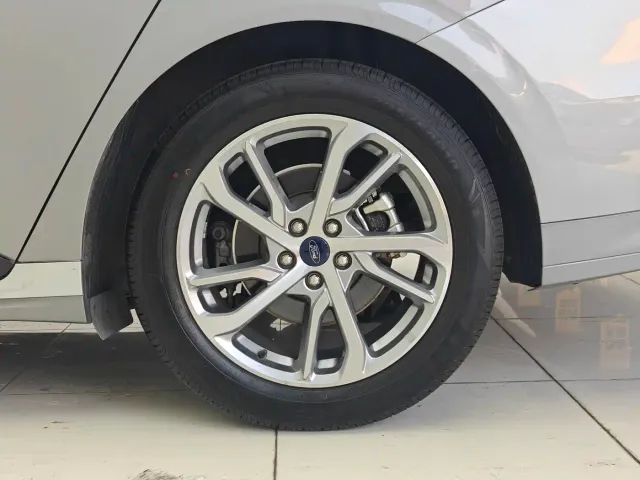 Ford Mondeo — Фото автомобиля 13