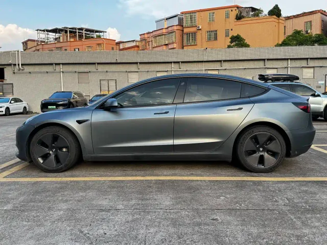 Tesla Model 3 — Фото автомобиля 5
