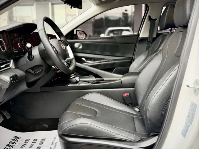 Hyundai Elantra — Фото автомобиля 10
