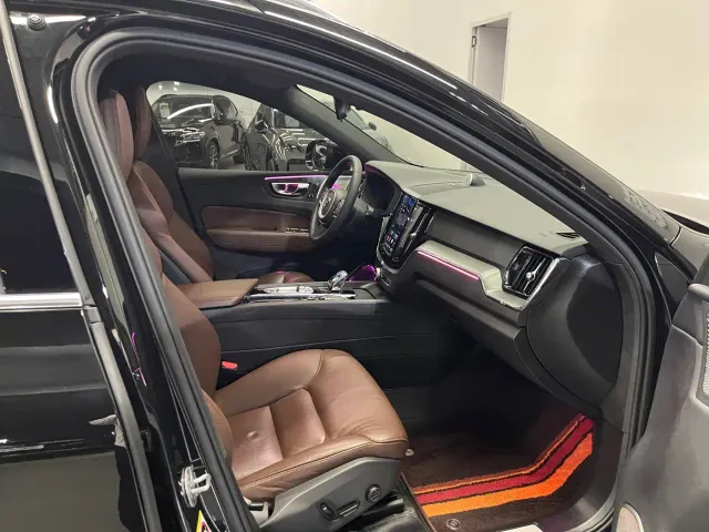 Volvo XC60 — Фото автомобиля 26