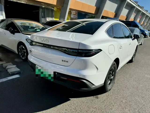 BYD Seal 05 DM-i — Фото автомобиля 4