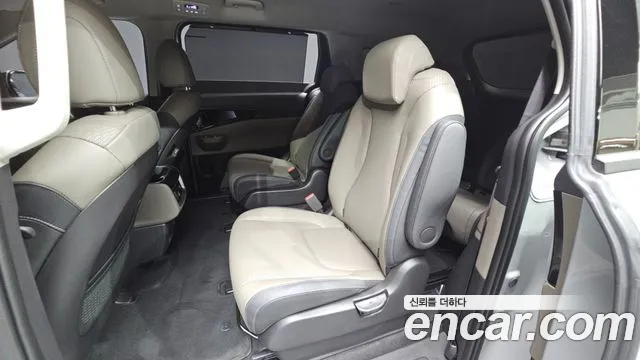 Kia Carnival Generation 4 — Фото автомобиля 12