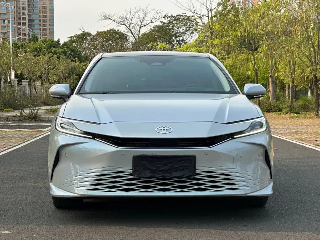 Toyota Camry — Фото автомобиля 2