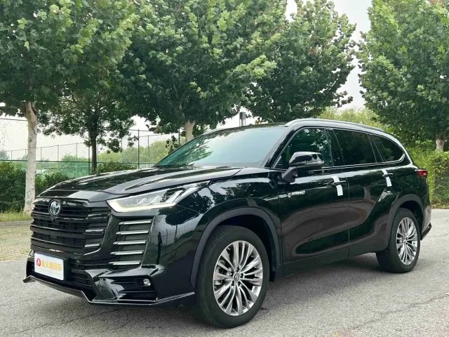 Фотография автомобиля — Toyota Highlander