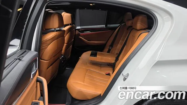 BMW 5-Series — Фото автомобиля 12
