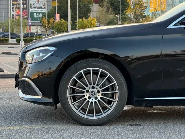 Mercedes-Benz E-Class — Фото автомобиля 6