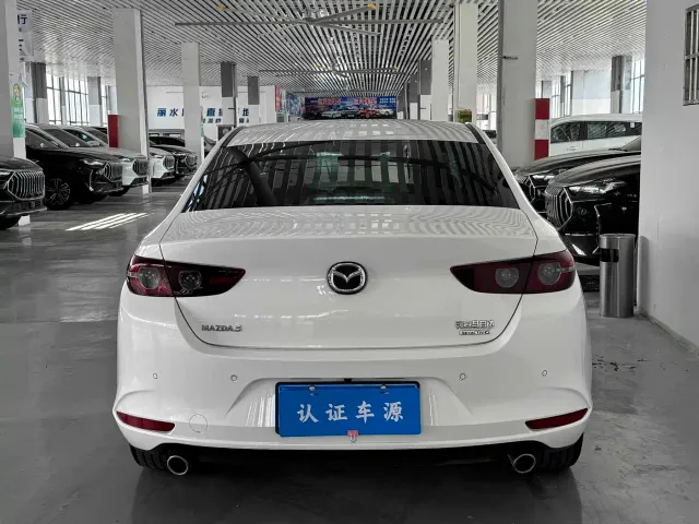 Mazda Axela — Фото автомобиля 5