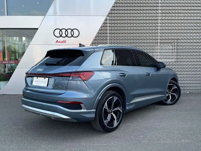 Audi Q4 e-tron — Фото автомобиля 4