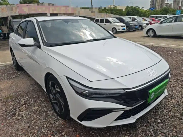 Hyundai Elantra — Фото автомобиля 3